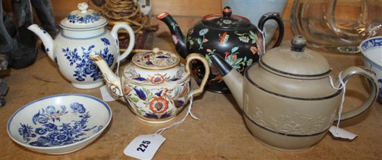 Worcester Bouquets pattern teapot & saucer, Imari teapot, Davenport chinoiserie teapot & Hollins stoneware teapot (all a.f.)